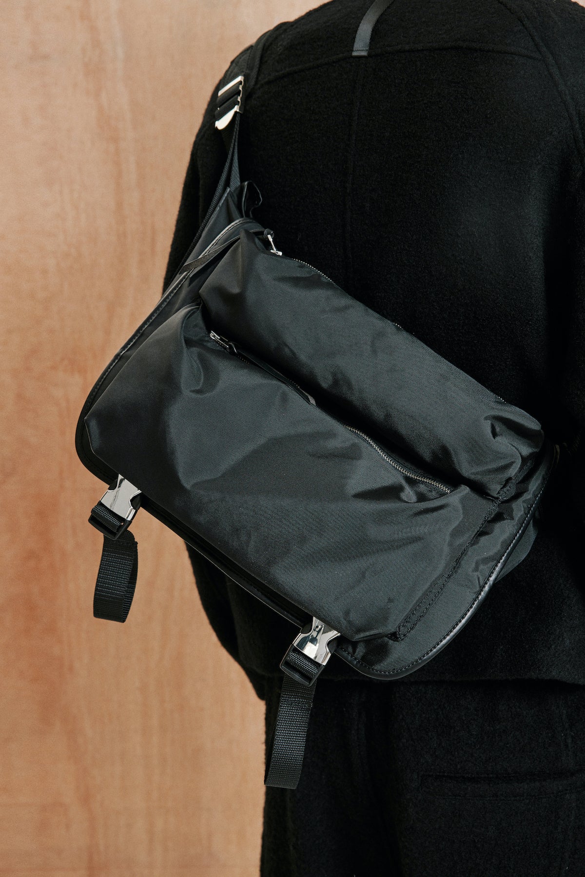 environe / A15 MUTI-POCKET MESSENGER BAG